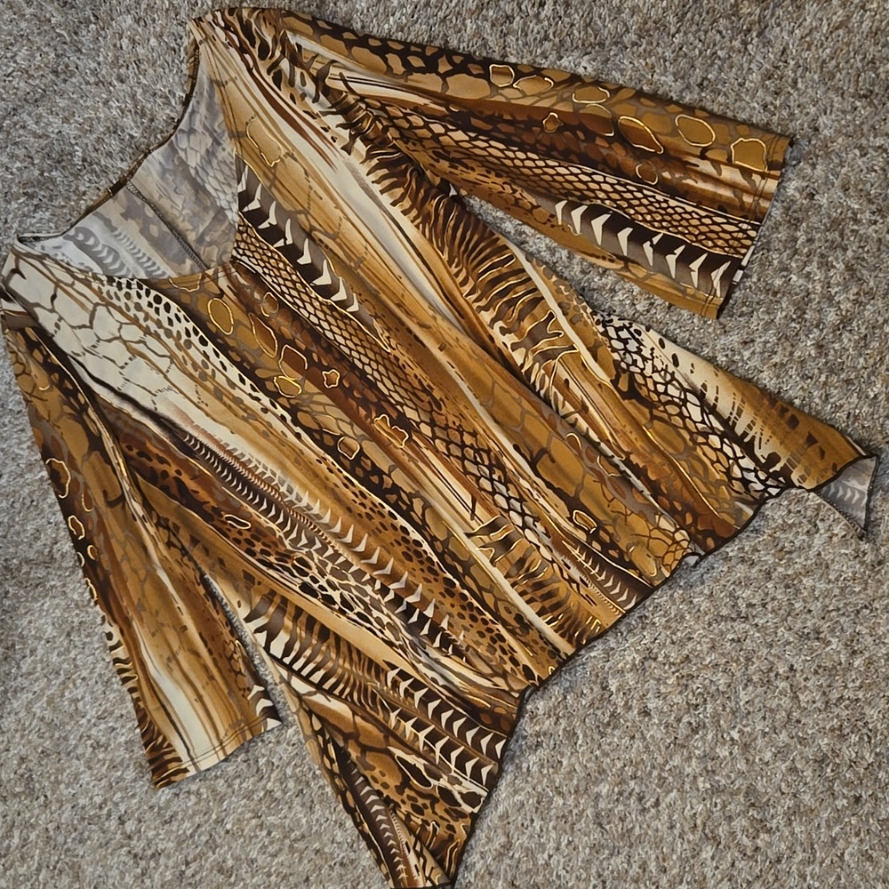 Animal Print Top - Picture 3 of 7